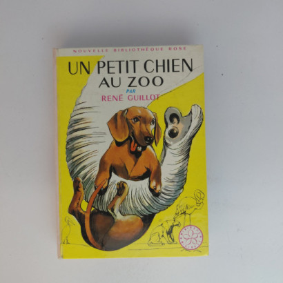 Un Petit Chien Au Zoo